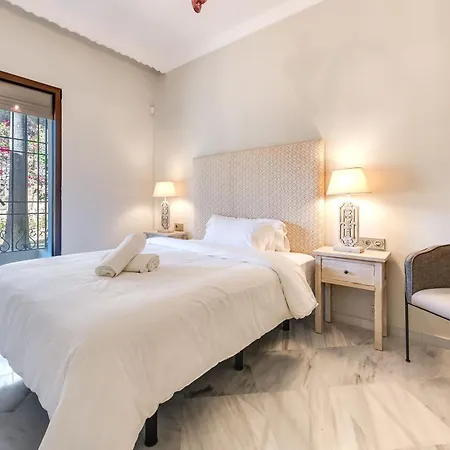 Spacious 6 Bdrm - Golf Lover's Paradise Apartment *