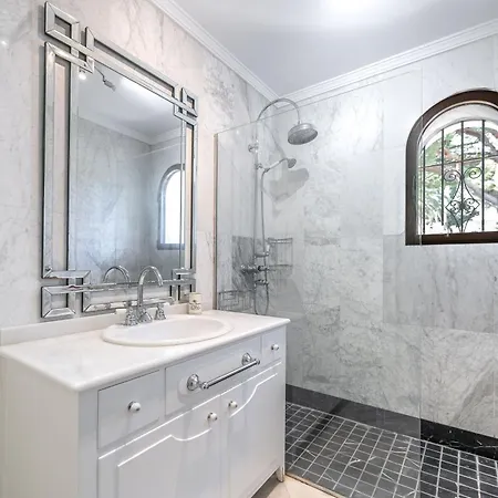 Spacious 6 Bdrm - Golf Lover's Paradise * Marbellac