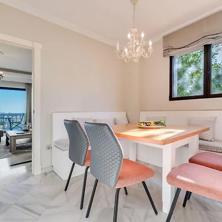 Spacious 6 Bdrm - Golf Lover's Paradise Marbella