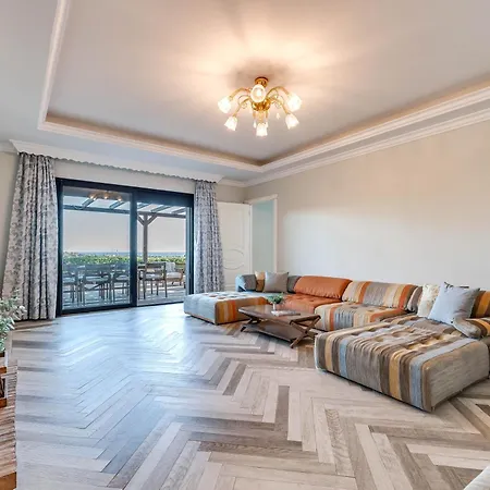 Spacious 6 Bdrm - Golf Lover's Paradise Marbellac