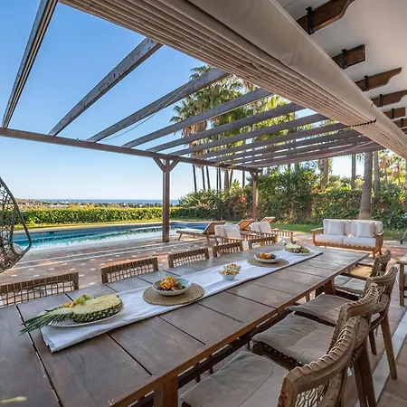 Spacious 6 Bdrm - Golf Lover's Paradise